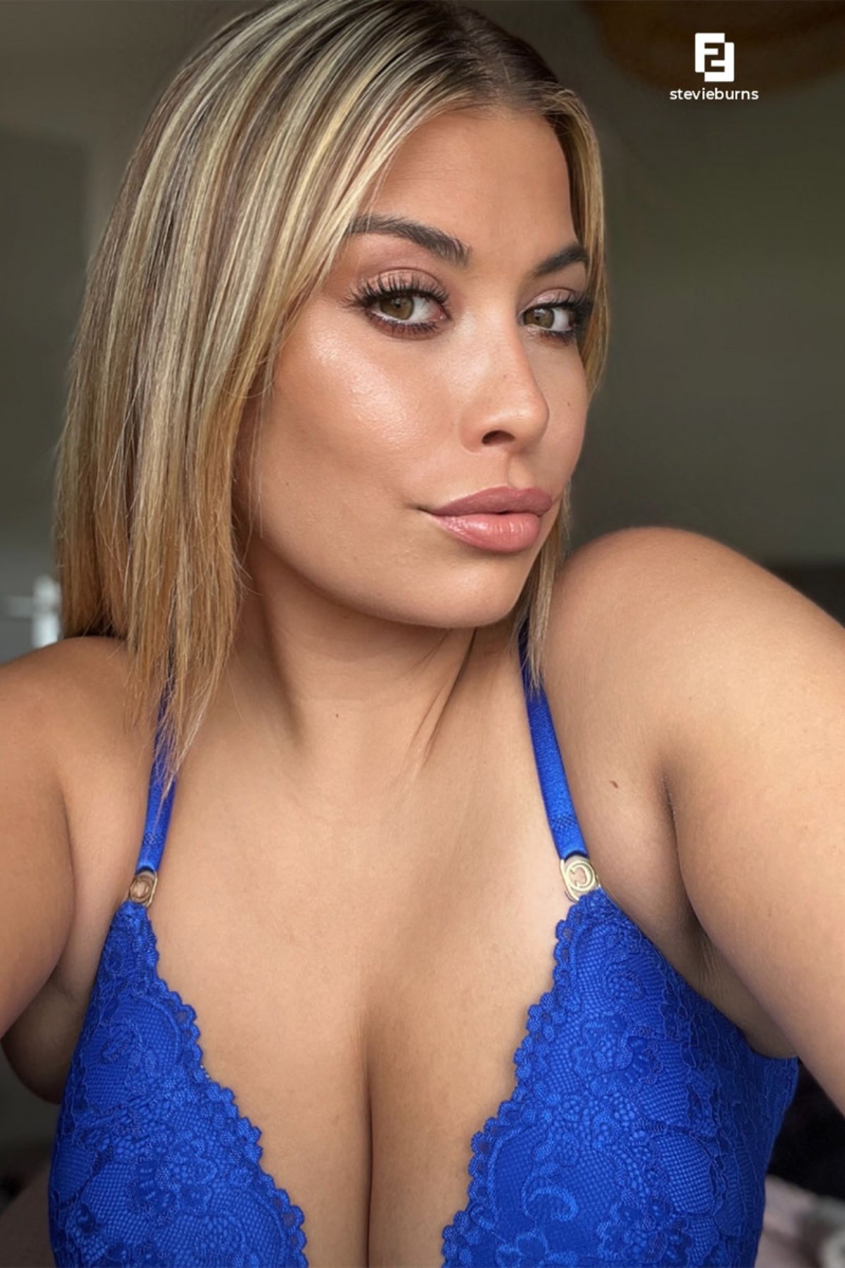 Stevie Burns naakt en 18+ alleen op F2F: Stevie Burns (stevieburns), bekend van Ex on the Beach